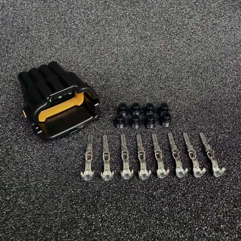 Nissan 8 pin Male Black